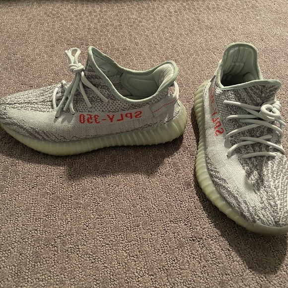Authentic Yeezy 350 V2 Blue Tint - Picture 1 of 3